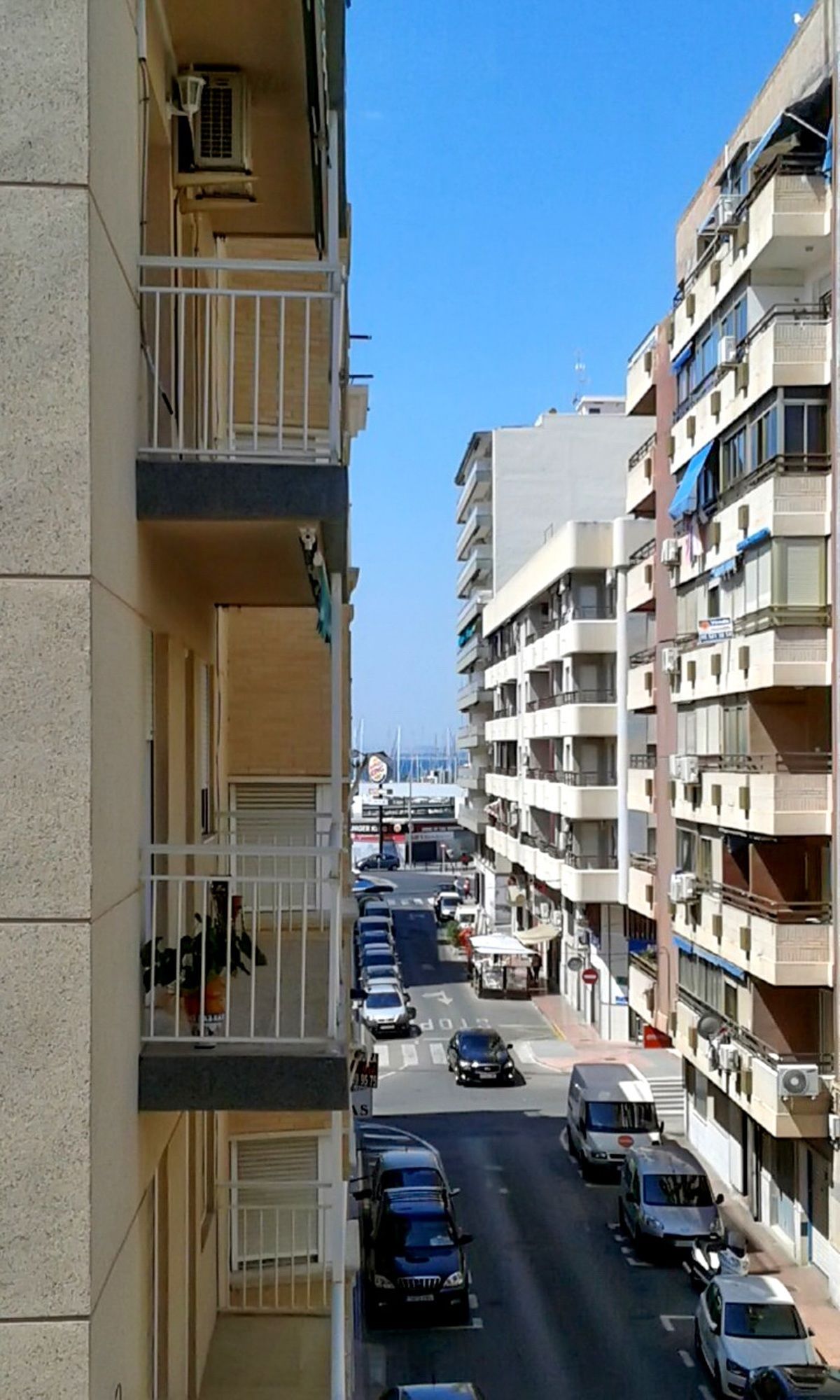 Sleek 3-bedroom Apartment in Central Santa Pola, Alicante, w/ air Con,
