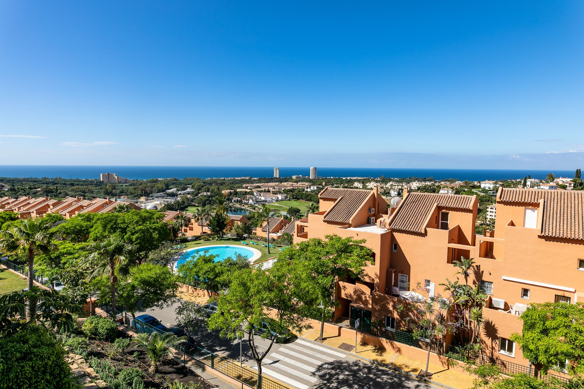 Elviria Marbella Luxury Penthouse Two Rooms PARKING and Golf