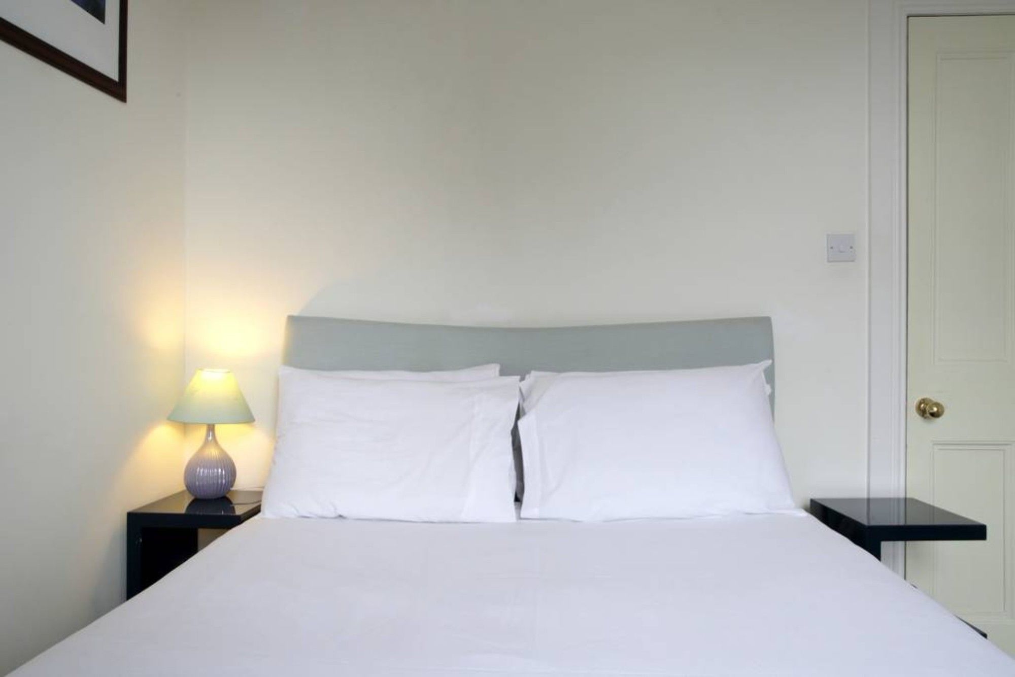 2 Bedroom Flat Near Edinburgh Castle Sleeps 5