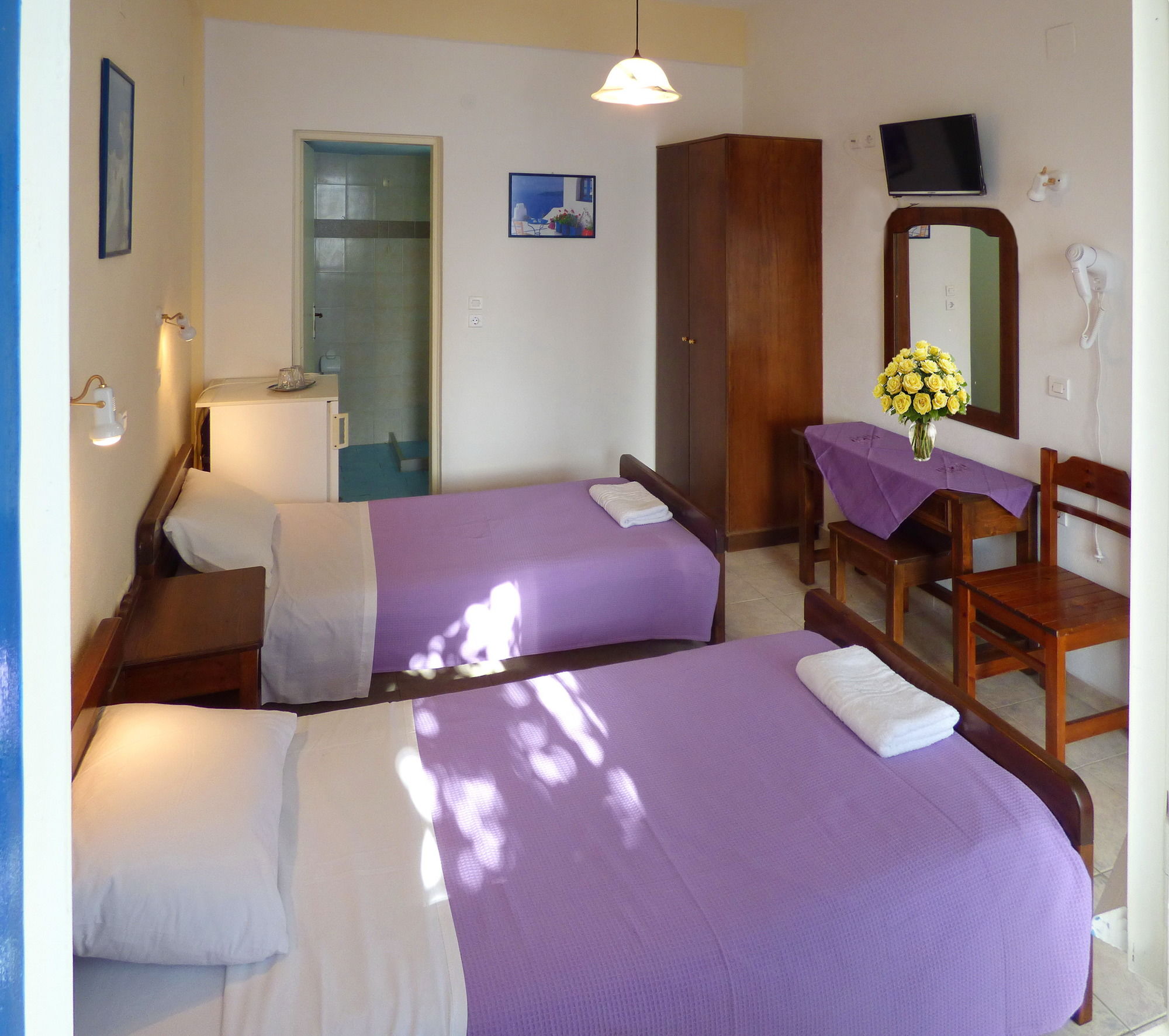 Anna Maria Rooms Perissa Santorini 2 *